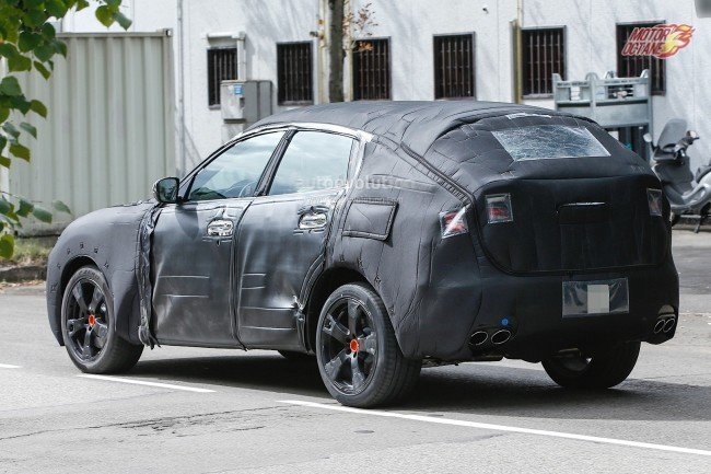 spyshots-2017-maserati-levante-production-model-spied-for-the-first-time_7