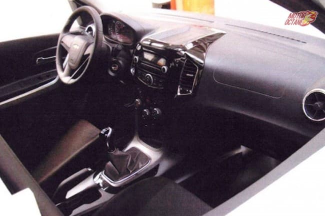 2016-Chevrolet-Niva-production-spec-interior-front-cabin-leaks-ou-768x512