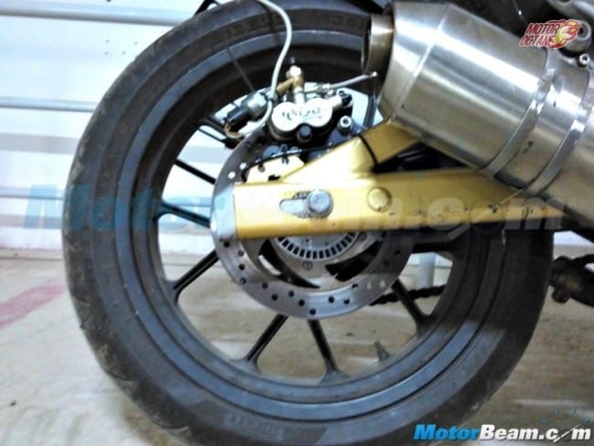 Mahindra-Mojo-ABS-version-rear-disc-spied