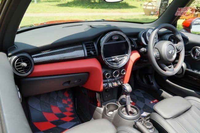 New Mini convertible interior 2