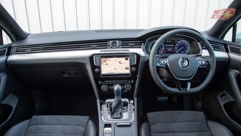 Volkswagen Passat GTE interior