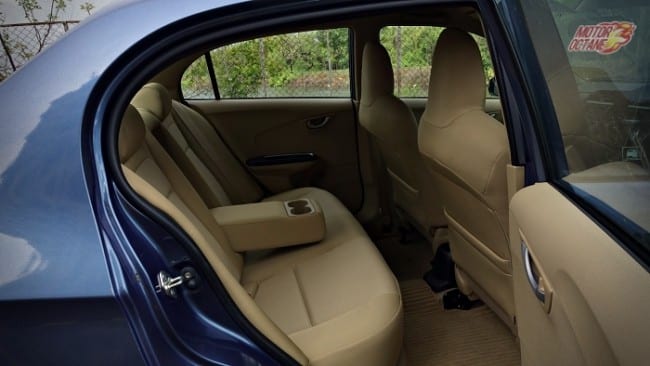 Honda Amaze 2016 rear seat space