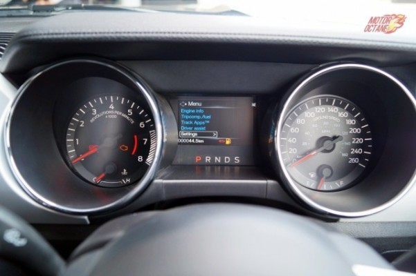 Ford Mustang GT_Instrument panel