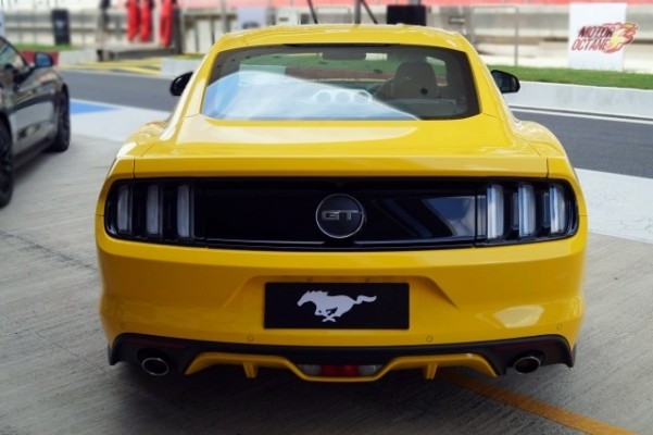 Ford Mustang GT_rear