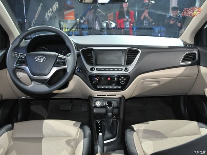 2017 Hyundai Verna Hatchback 3
