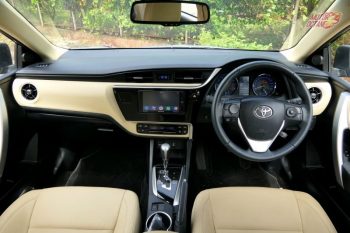 2017 Toyota Corolla Altis interior