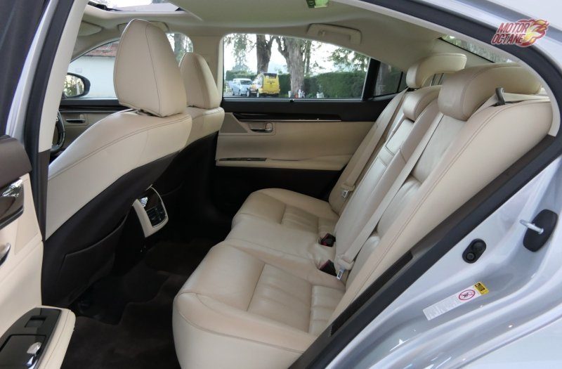 Lexus ES300h rear seat