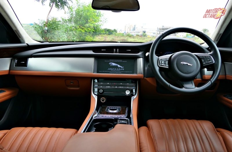 2017 Jaguar XF interior