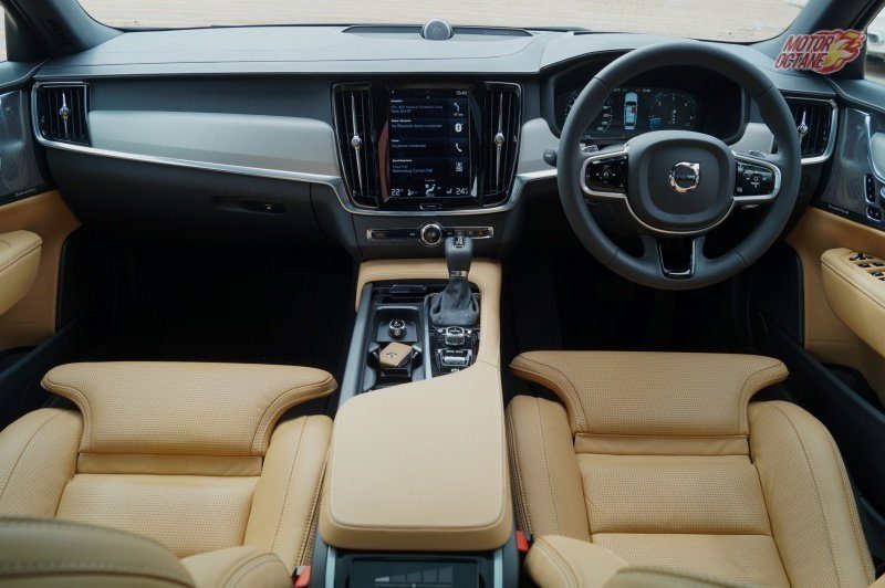 Volvo V90 CC interior1