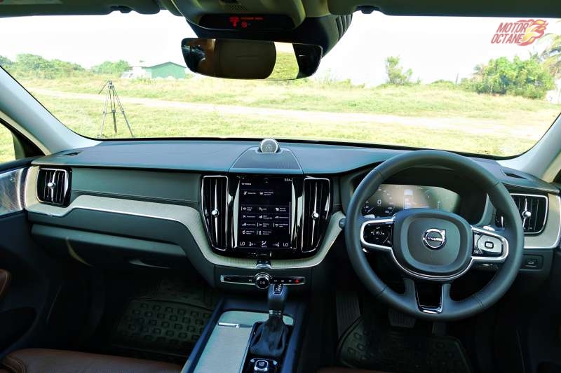 Volvo XC60 interior 2018