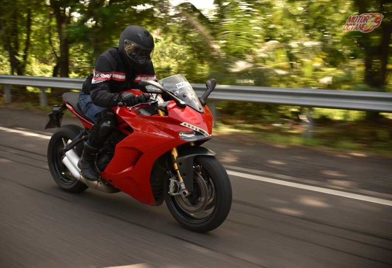 Ducati Supersport S motion 1