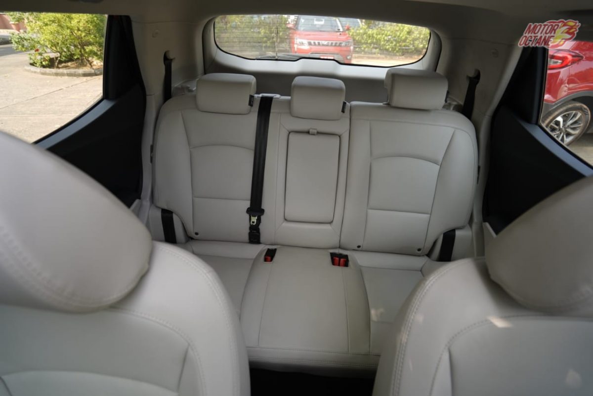 Mahindra XUV300 rear headrest