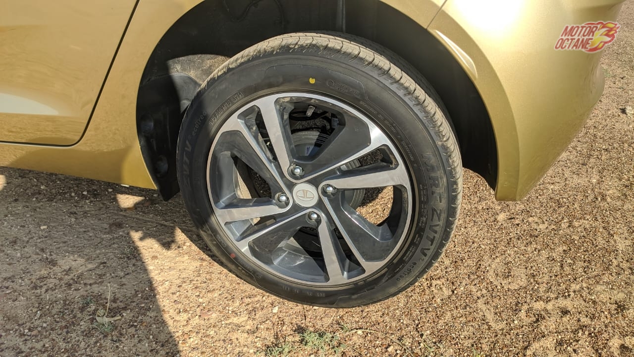 Tata Altroz Golden Car wheel