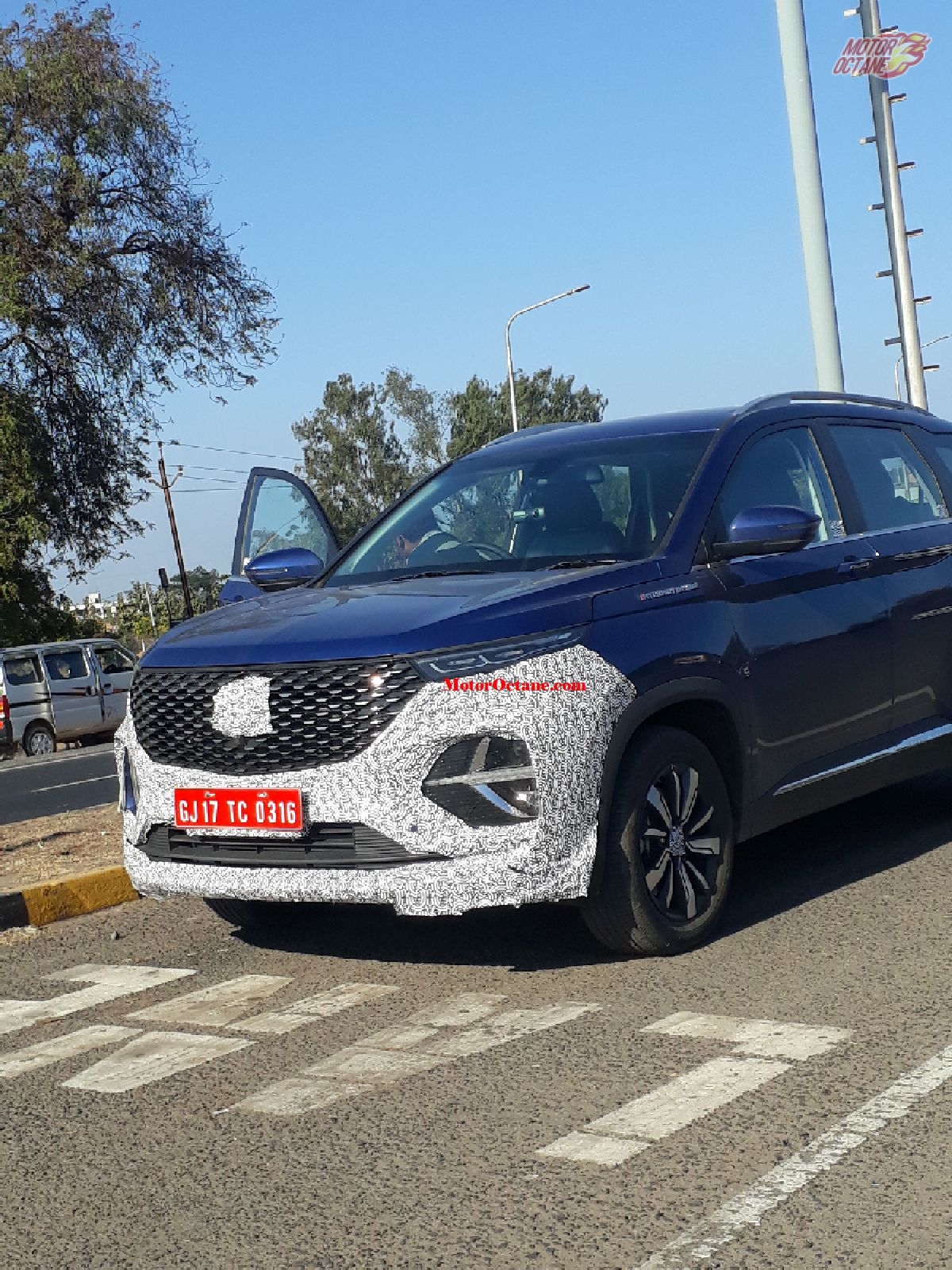 MG Hector 6-seater front spy shot