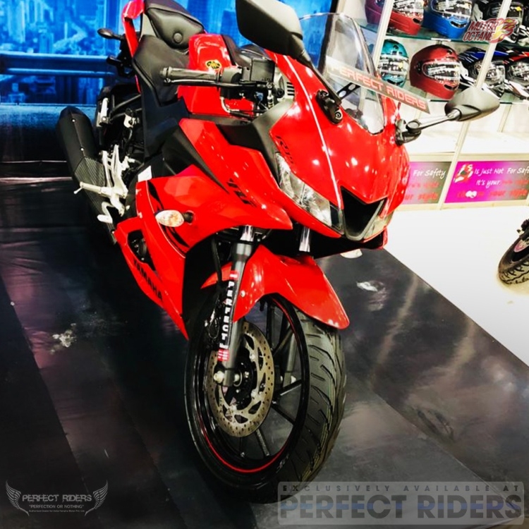 Yamaha R15 custom paint - red