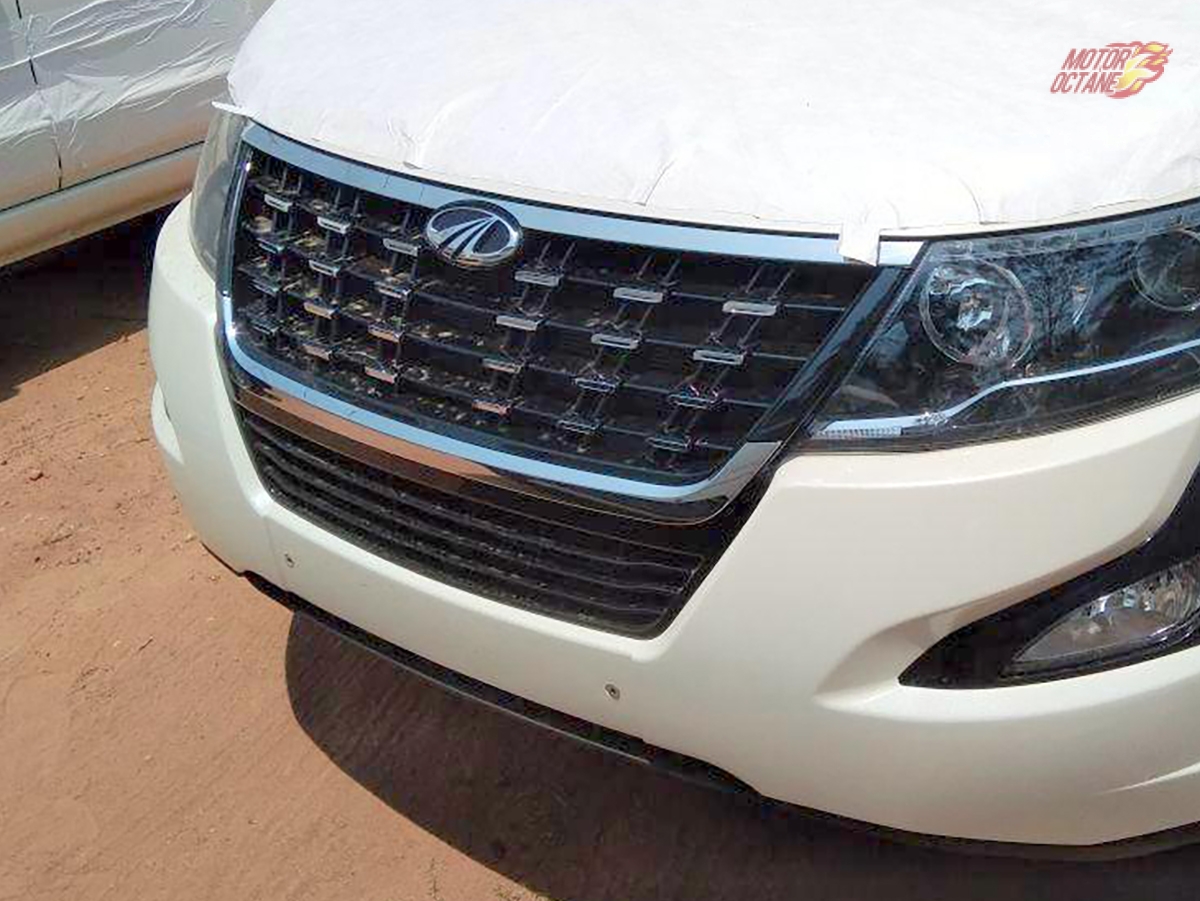 XUV 500 Grille