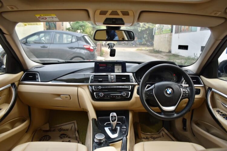 2019 BMW 3 Series Interior