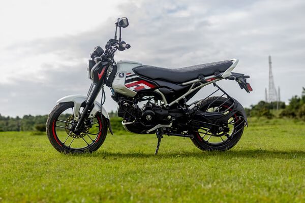 Bajaj Freedom 125 side