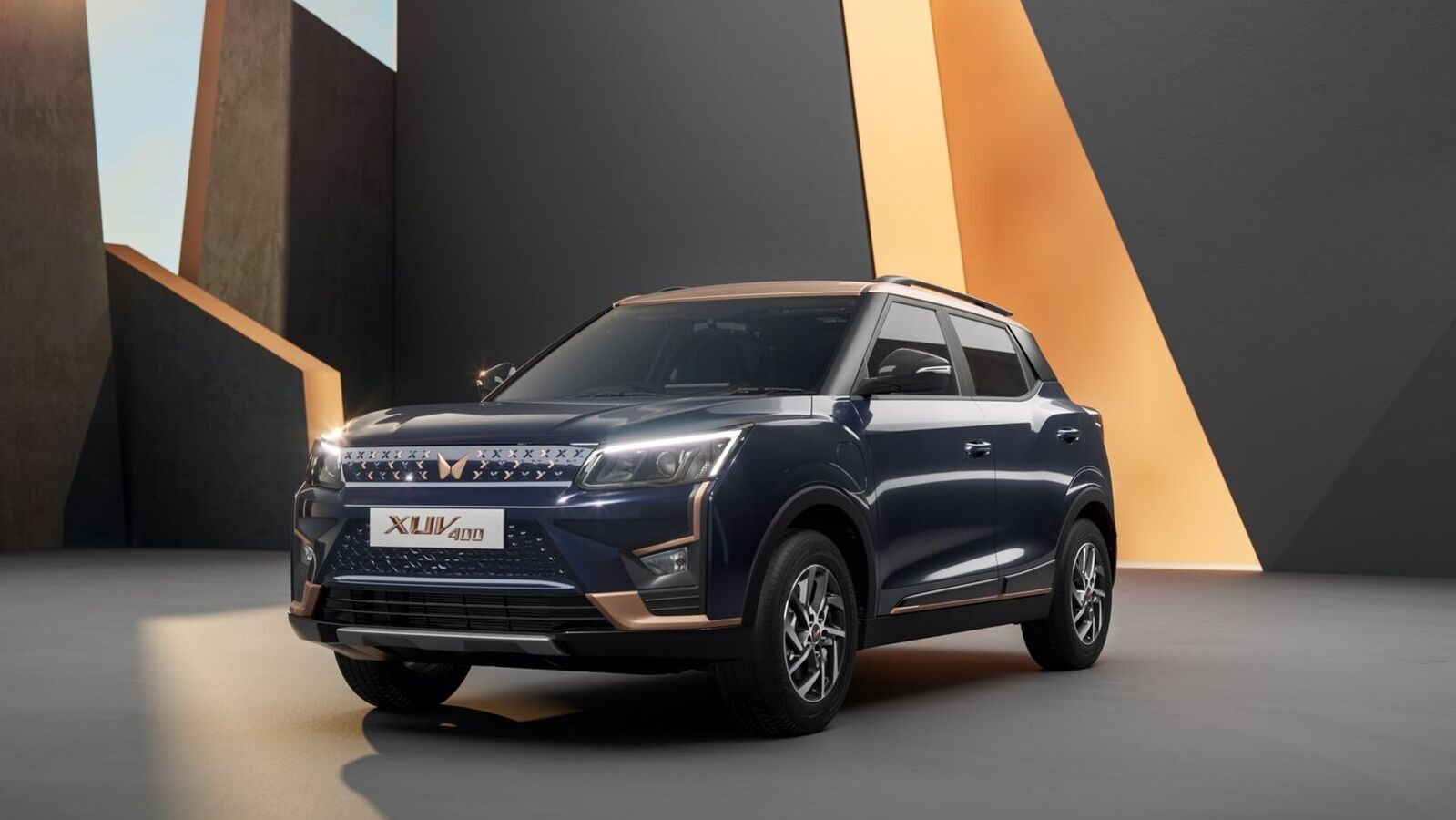 Mahindra SUV On Ventilator? - Mahindra XUV400 Sales