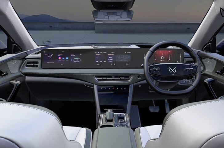 XUV 7XO Vs Tata Safari - interior