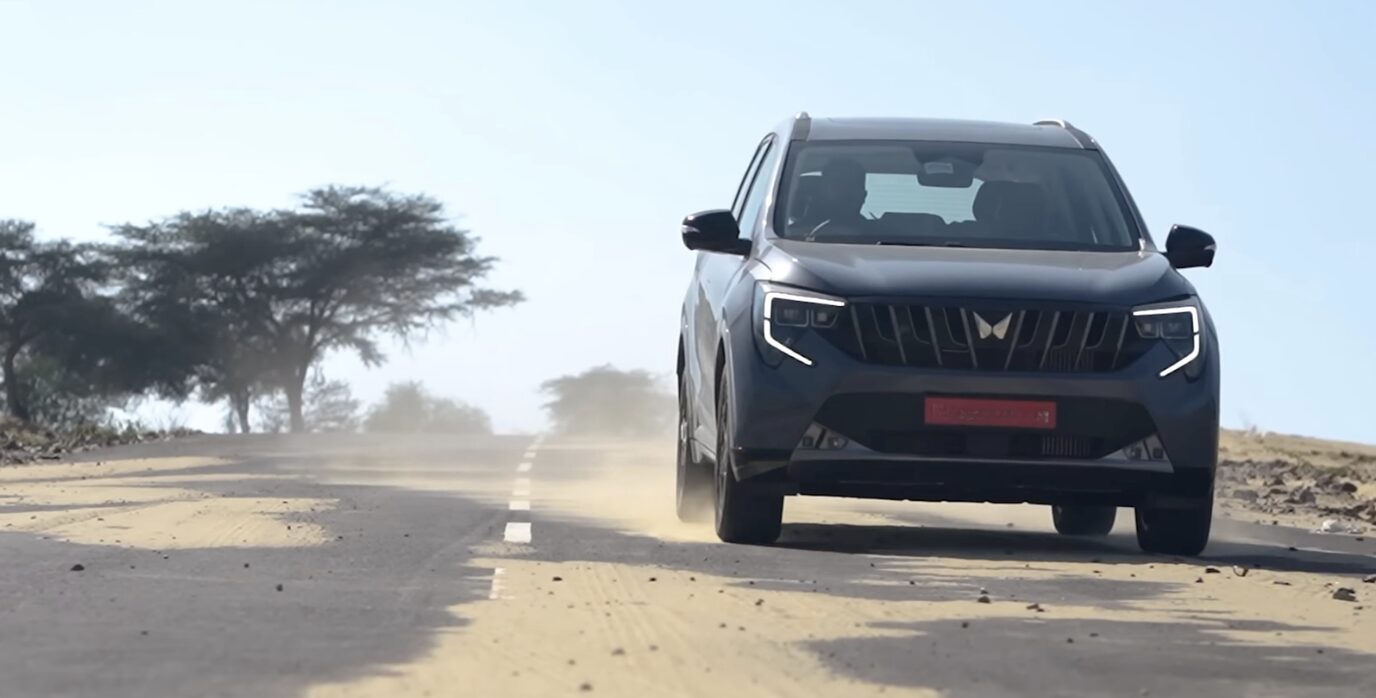 Mahindra XUV7XO driving on jaisalmer roads