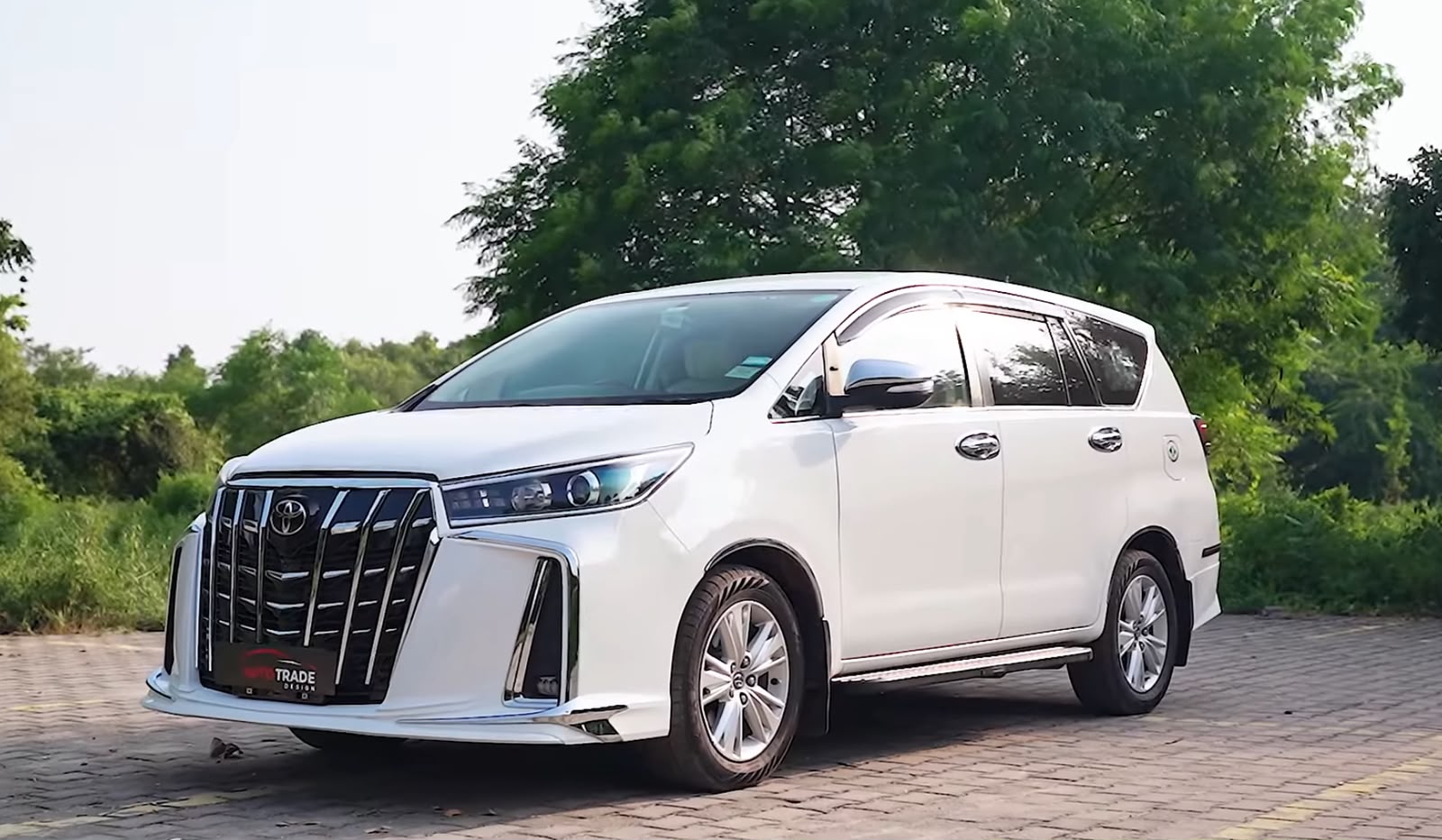 TOYOTA INNOVA CRYSTA- LOUNGE KIT EXTERIORS