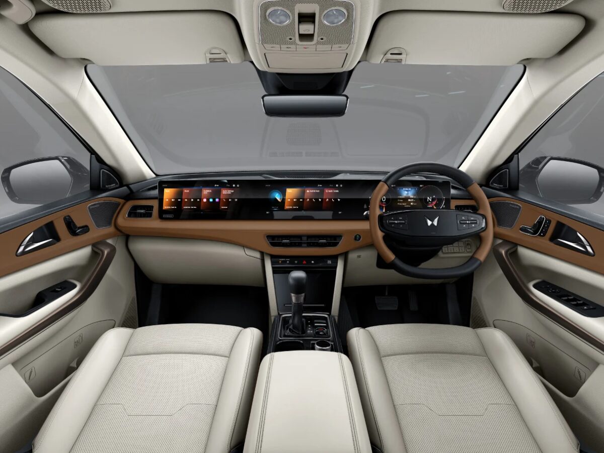 XUV7XO-interior