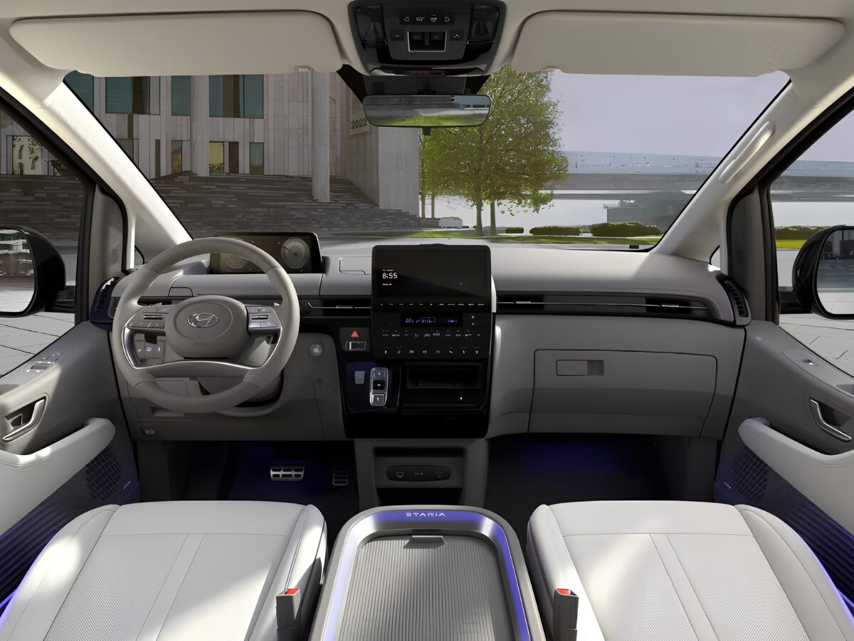 Hyundai Staria - Interiors & Features