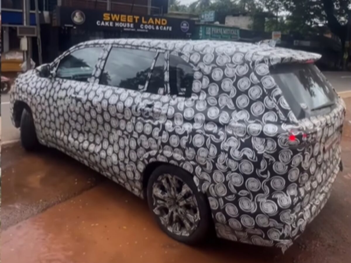 Toyota Innova Hycross Spotted