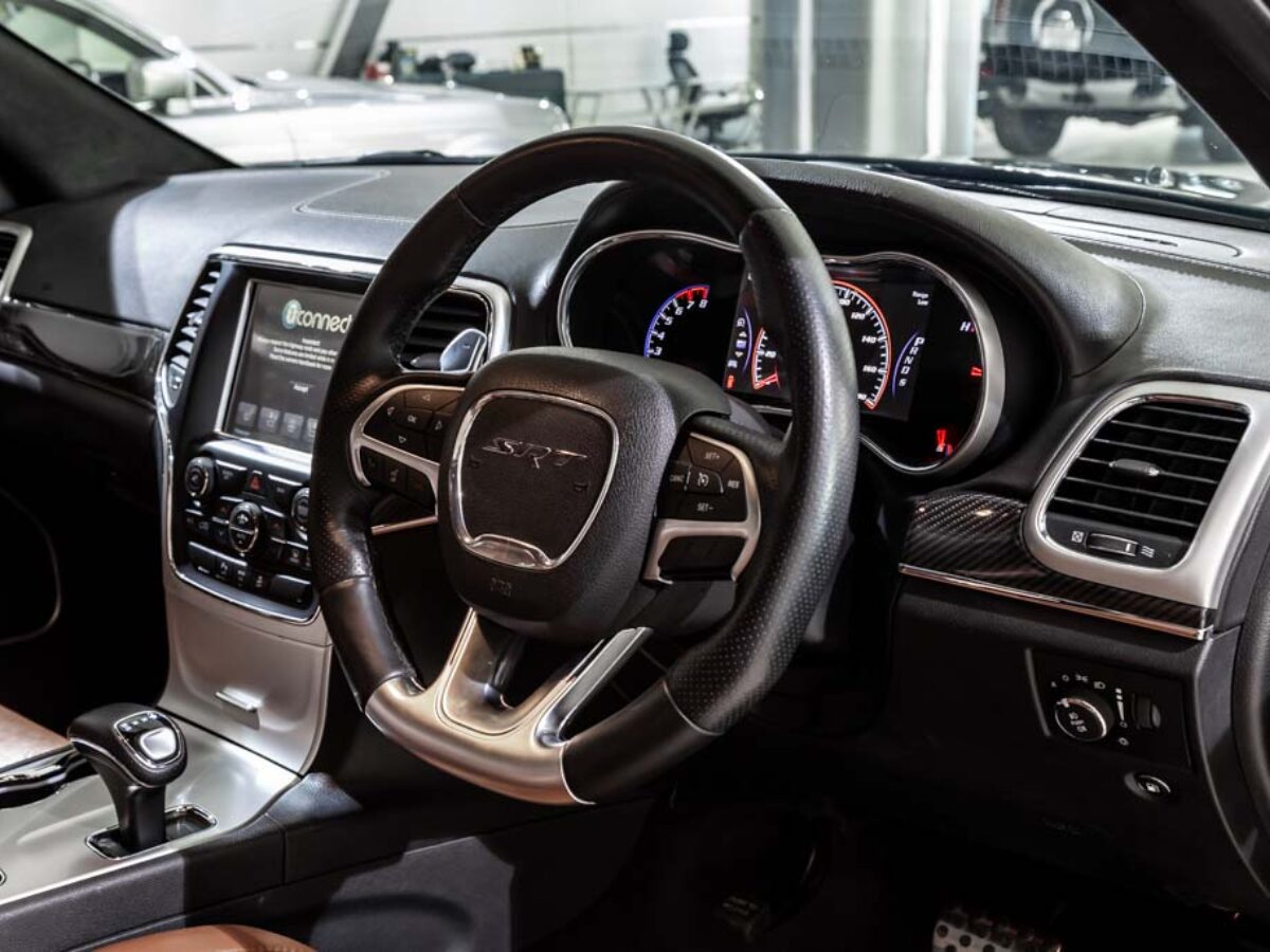 Jepp Grand Cherokee SRT Interior