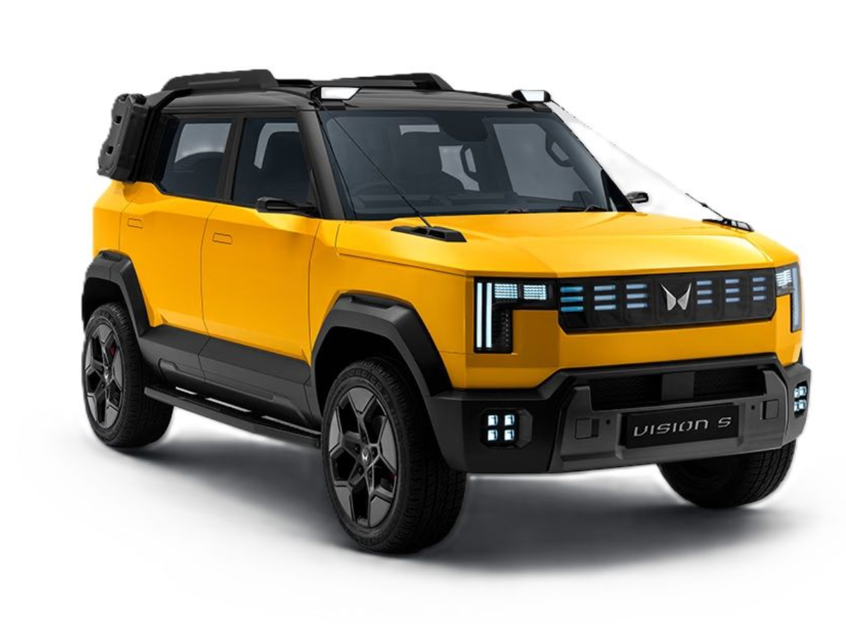 Mahindra Vision S Front quarter