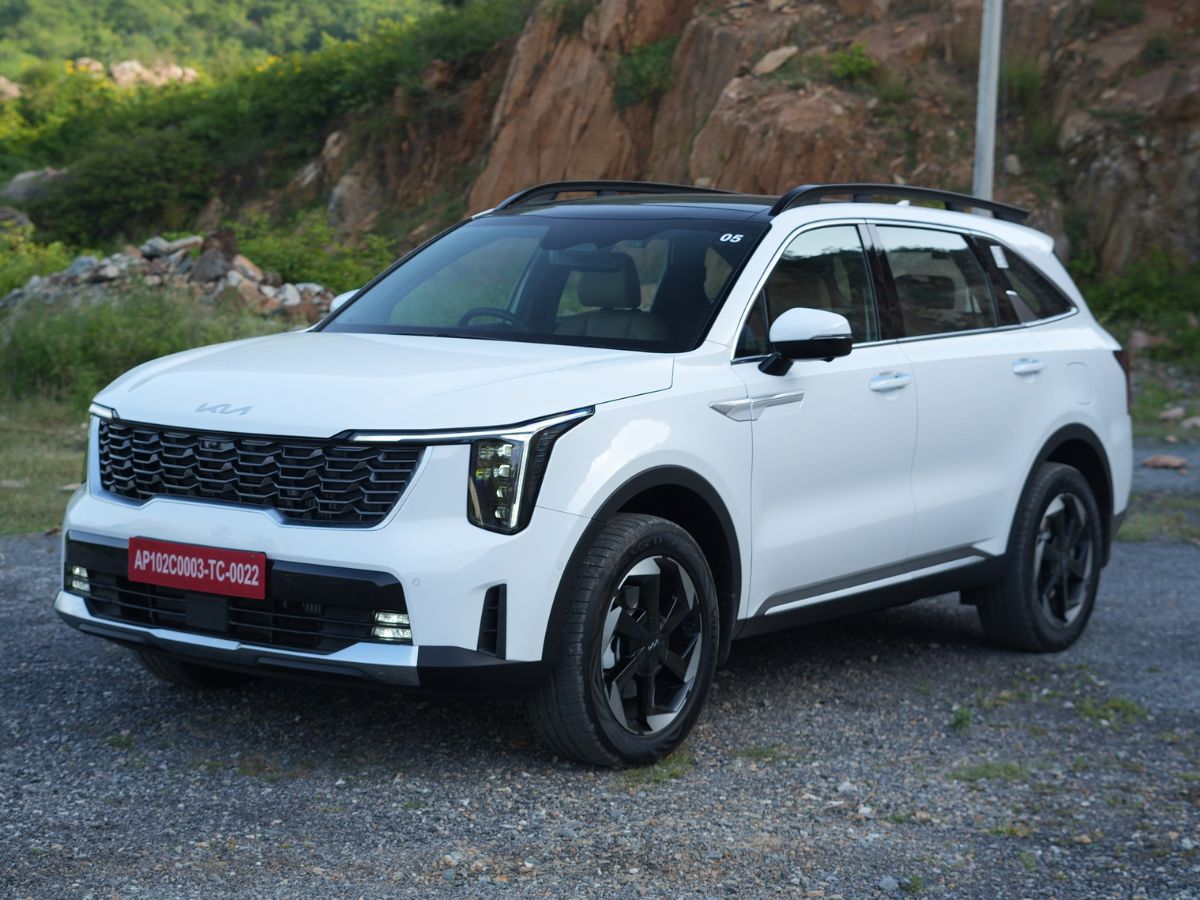 Kia Sorento Drive Review - Front Quarter Static