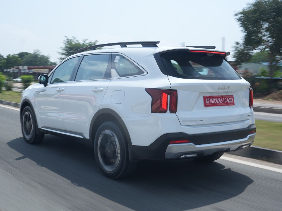 Kia Sorento Drive Review - Rear Quarter