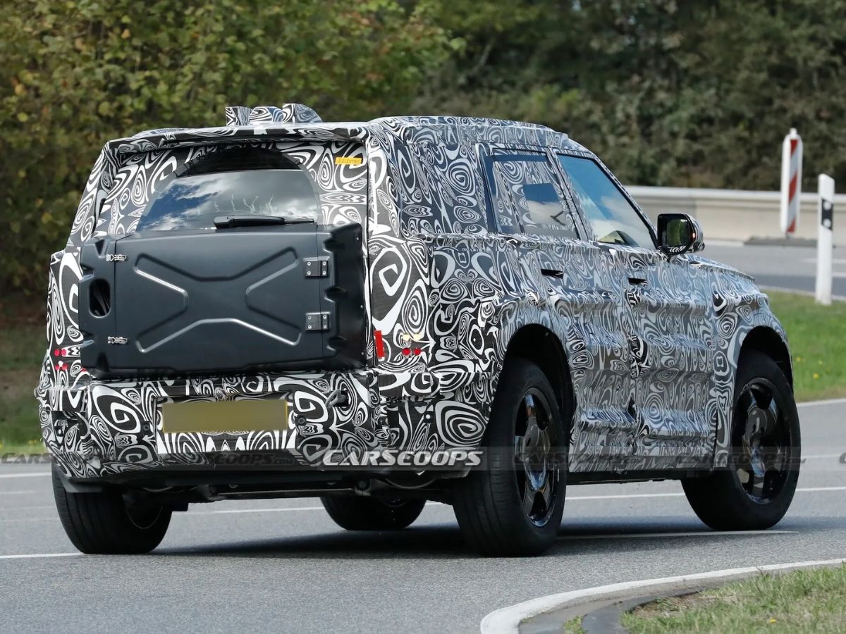 Land Rover 'Baby' Defender Rear Spy Shot
